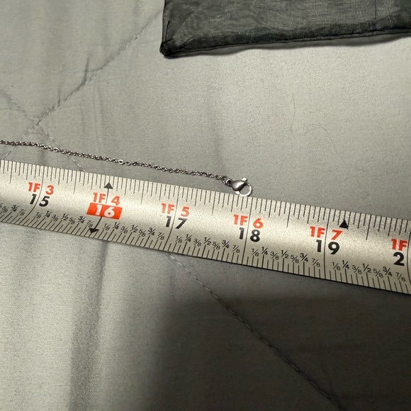 Elegant Silver Cross Necklace - Picture 4 of 4